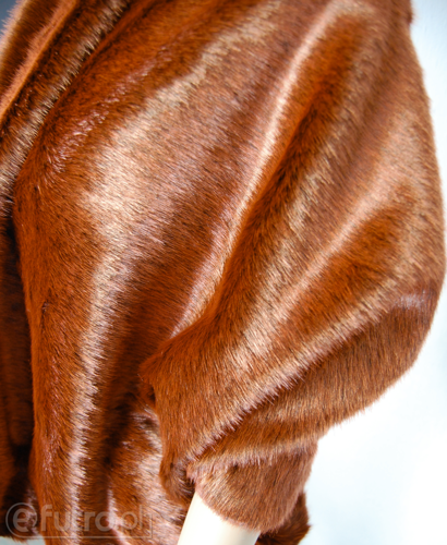 Materiał Futrzany Norka 135 rudy, przyjemny w dotyku i sprężysty o długości włosia do 20 mm 